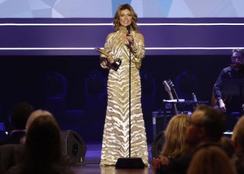 Shania Twain extends her 2023 Queen of Me Tour through mid-November