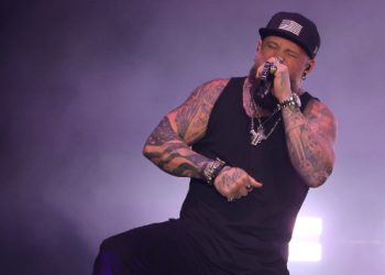 Brantley Gilbert keeps rockin’ with Nickelback