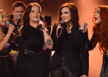 Drama unfolds as Ashley McBryde urges “Brenda Put Your Bra On”