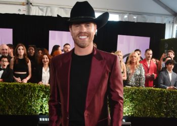 It’ll be a full-blown situation as Dustin Lynch plays mayor at Crash My Playa