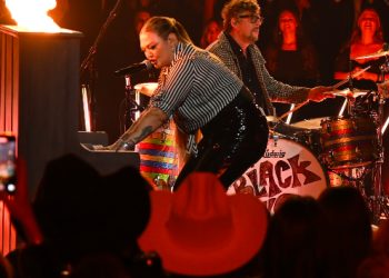 Elle King’s feeling “Lucky” that ‘Come Get Your Wife’ drops Friday