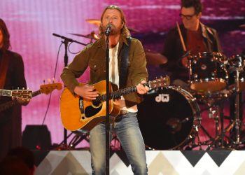 Dierks Bentley walked down the road three times before he arrived at ‘Gravel & Gold’