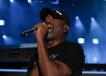 Darius Rucker is Starting Fires with fans this summer