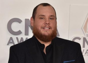 Find out what inspired Luke Combs’ “5 Leaf Clover”
