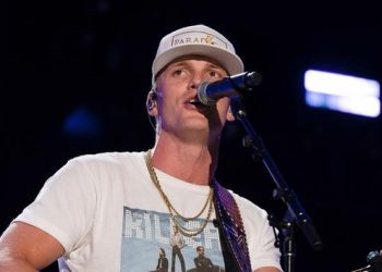 Watch Parker McCollum duet with Catie Offerman backstage at the Ryman