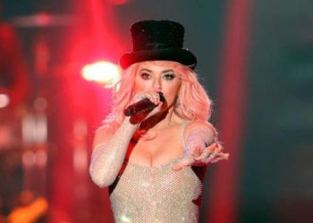 That don’t impress her much: Shania Twain has yet to meet Brad Pitt
