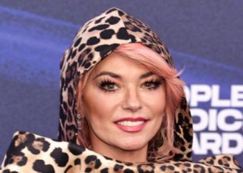Listen to an acoustic version of Shania Twain’s “Queen of Me”