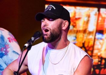 Watch Dylan Scott react to his first ACM nomination, from the sauna