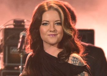 Ashley McBryde’s “spilling the tea on Friday”