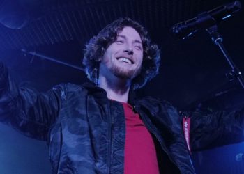Bailey Zimmerman shares footage of his album release week