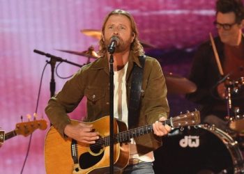 Dierks slates two Red Rocks shows for September