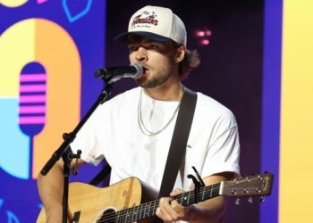Conner Smith covers Randy Travis’ “Three Wooden Crosses”