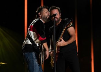 Old Dominion + NEEDTOBREATHE join for “Wasting Time”