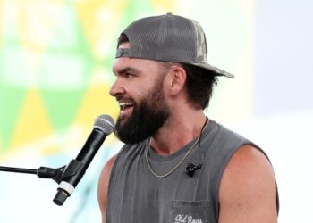 Dylan Scott to drop “I’ll Be a Bartender” on Friday