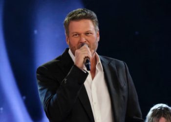 Blake Shelton teases new tour
