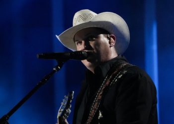 Jon Pardi’s saddling up for his Opry debut