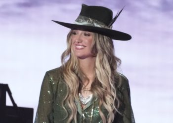 Lainey Wilson’s celebrating upcoming tour with fan event