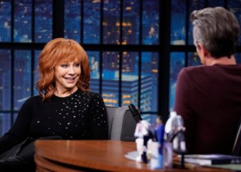 Reba talks ‘The Voice,’ new book, restaurant + more on ‘Late Night with Seth Myers’