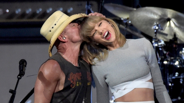 Kenny Chesney praises Taylor Swift: “I’m so proud of you”