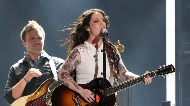 Ashley McBryde brings the fiery “Devil” to ‘Fallon’
