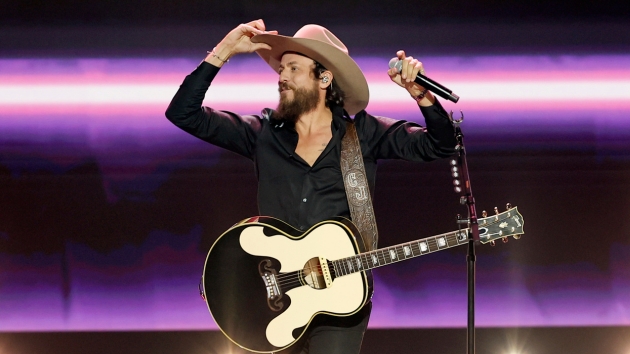 Chris Janson previews new track, “Whatcha See Is Whatcha Get”