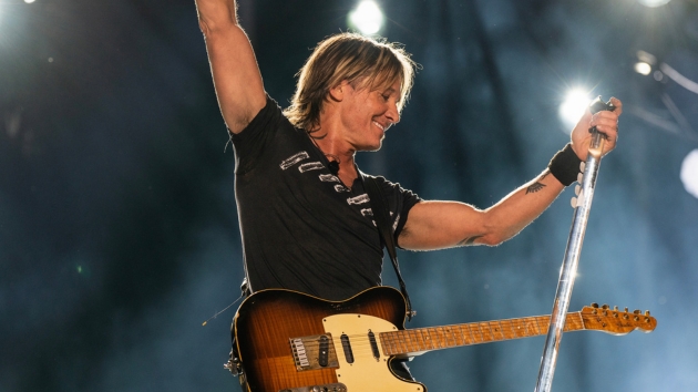Keith Urban climbs up “High” in Sydney