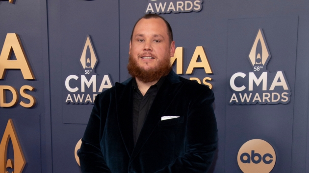 Luke Combs reaction to Chris Stapletons male vocalist CMA win goes viral