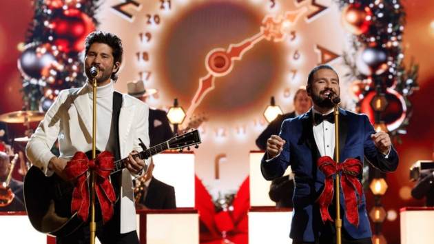 Dan + Shay light up The Voice stage with Its Officially Christmas