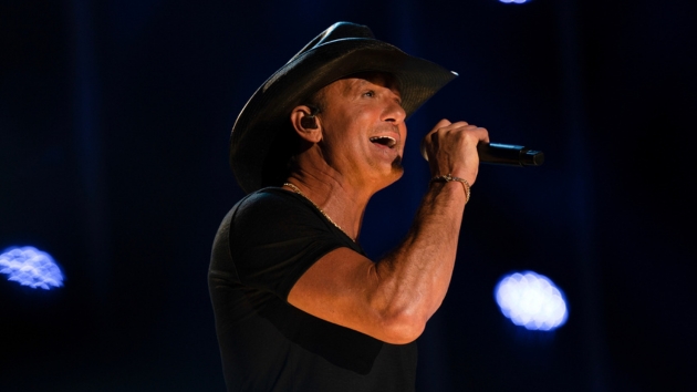 Tim McGraw to headline 1st-ever Field of Dreams concert