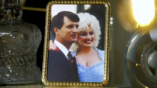 Dolly Partons husband Carl Dean dies at 82