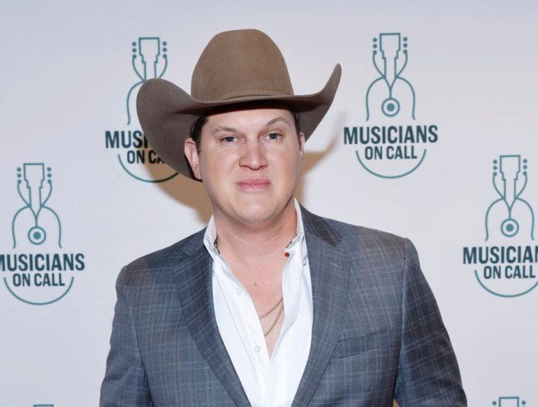Jon Pardi Joins Backstage Country as Co-Host: Stories Behind His Songs & New Album ‘Honky Tonk Hollywood’