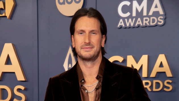 That dont impress me much: Russell Dickersons toddler sleeps on dads new hit