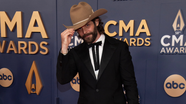 If Nothing Else, Thomas Rhett could still sing after he broke his ankle