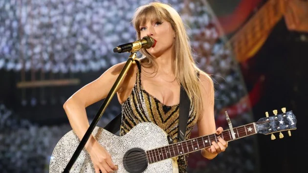 Kane Brown, Luke Combs and Jordan Davis rub elbows with Taylor Swift & Travis Kelce