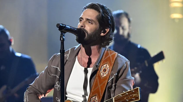 Thomas Rhett sells out Boston’s Fenway Park